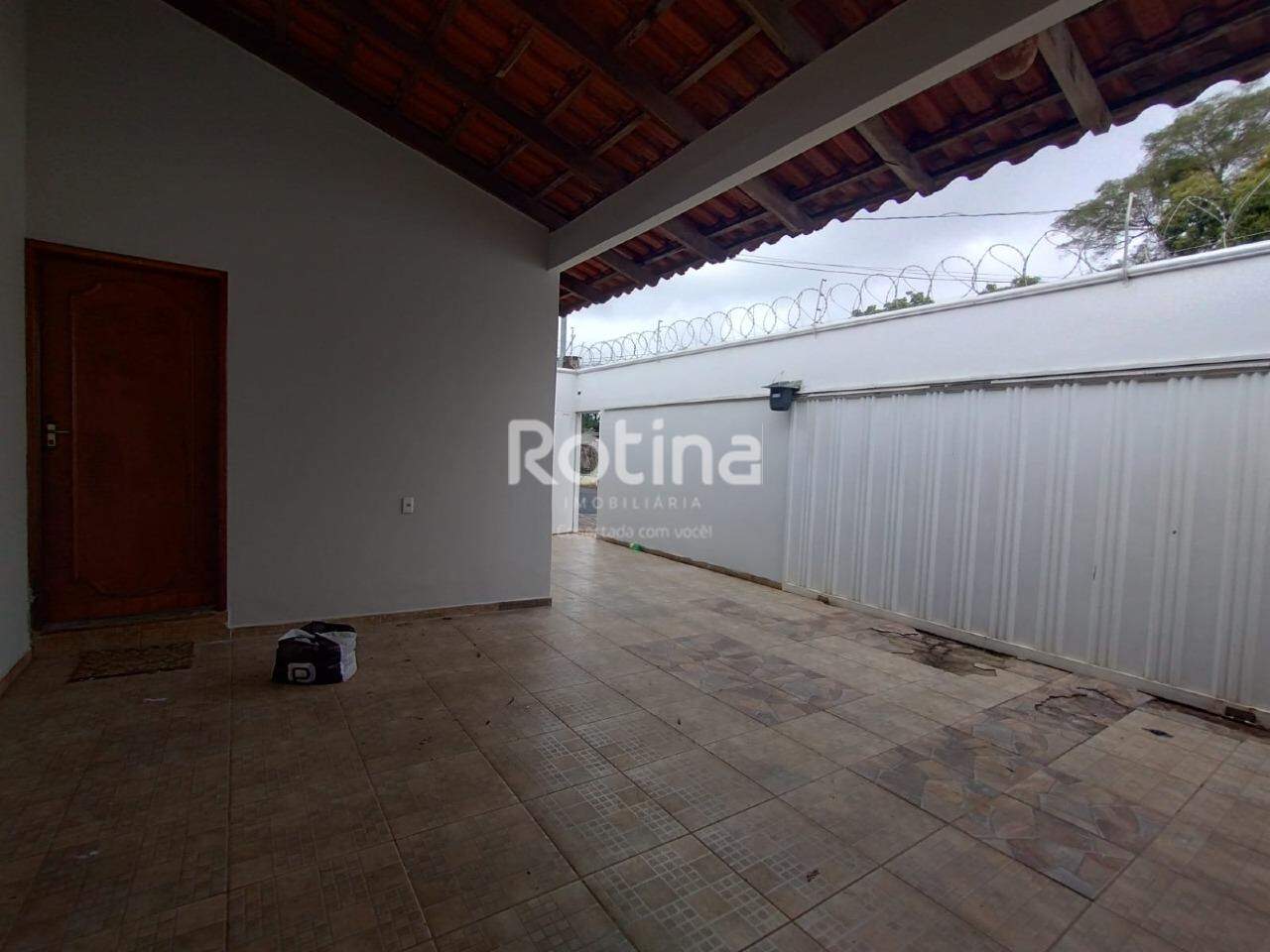 Casa para alugar, 3 quartos em Uberlândia no bairro Cidade Jardim no valor de R$ 2.500,00 - Rotina Imobiliária: 