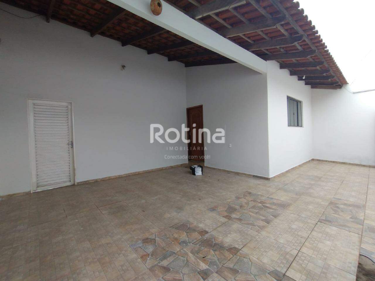 Casa para alugar, 3 quartos em Uberlândia no bairro Cidade Jardim no valor de R$ 2.500,00 - Rotina Imobiliária: 