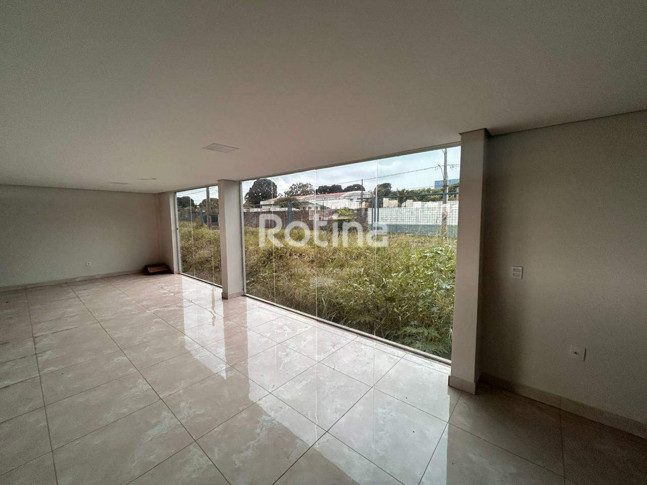 Galpão para alugar, em Uberlândia no bairro Distrito Industrial no valor de R$ 38.000,00 - Rotina Imobiliária: 
