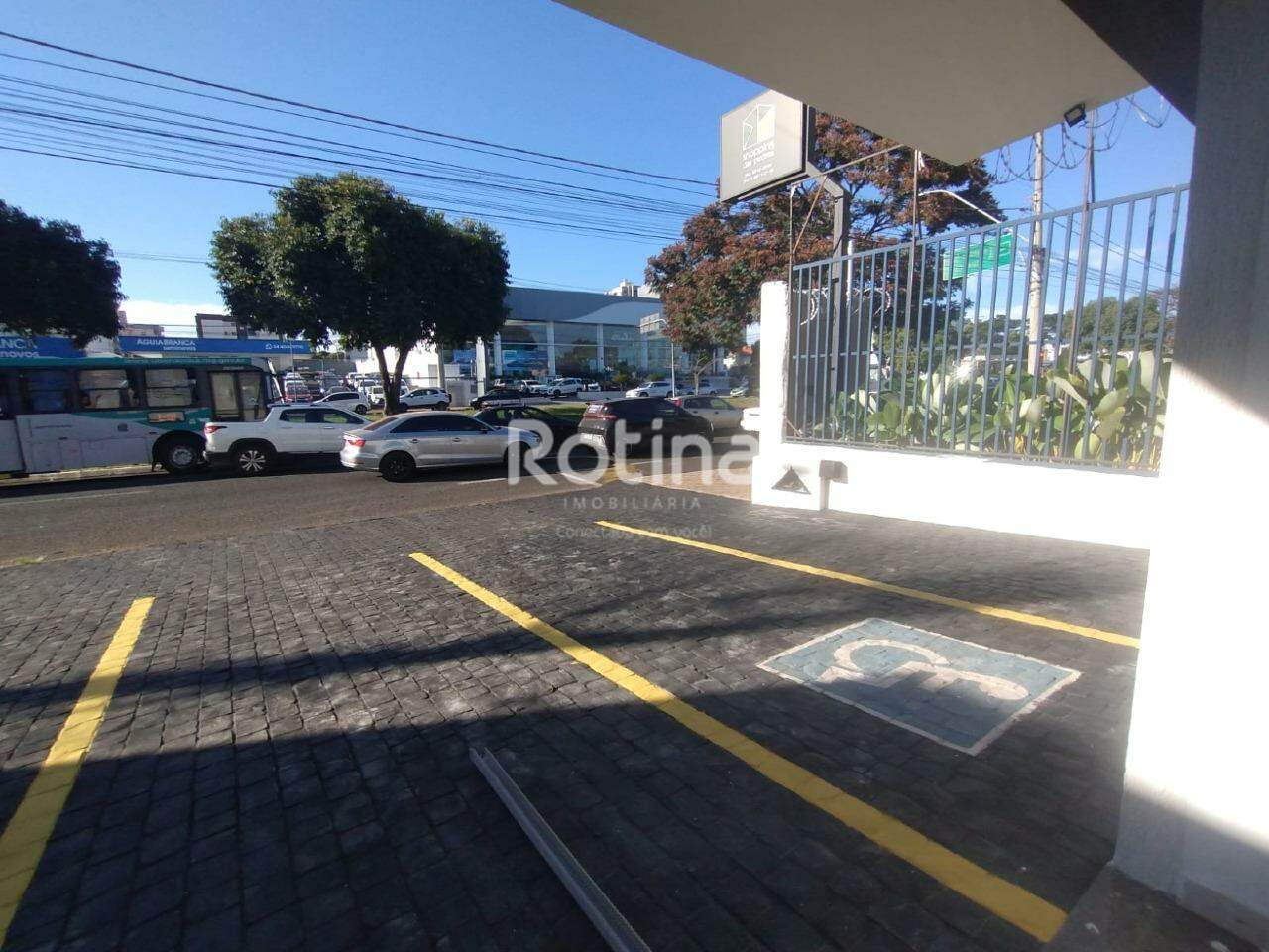 Loja para alugar, em Uberlândia no bairro Pampulha no valor de R$ 15.000,00 - Rotina Imobiliária: 