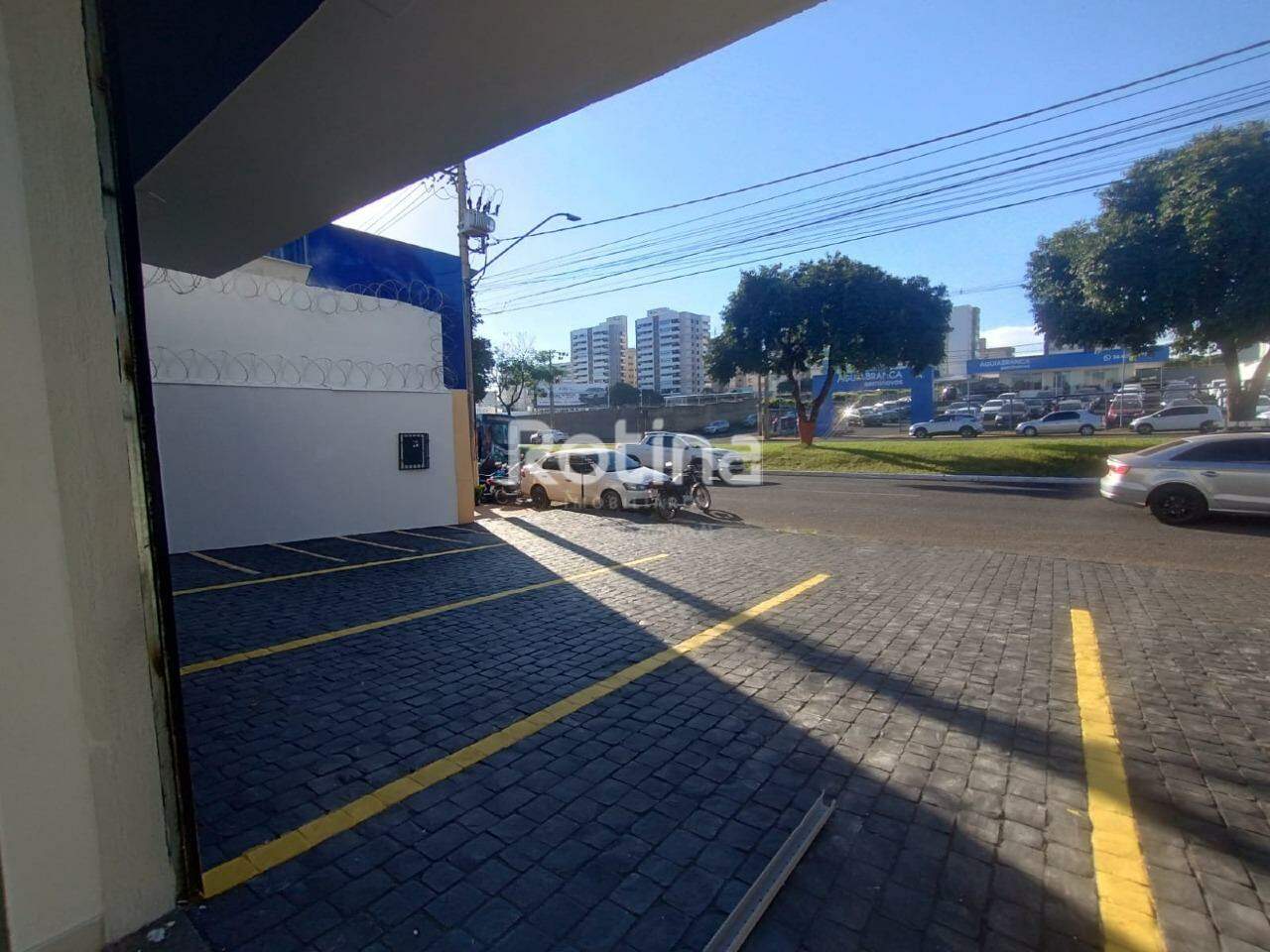 Loja para alugar, em Uberlândia no bairro Pampulha no valor de R$ 15.000,00 - Rotina Imobiliária: 