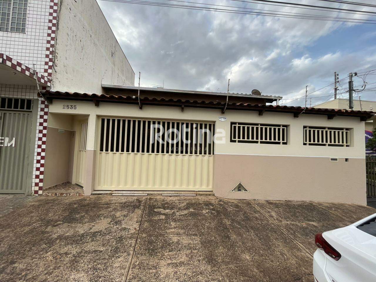 Casa para alugar, 4 quartos em Uberlândia no bairro Brasil no valor de R$ 3.500,00 - Rotina Imobiliária: 