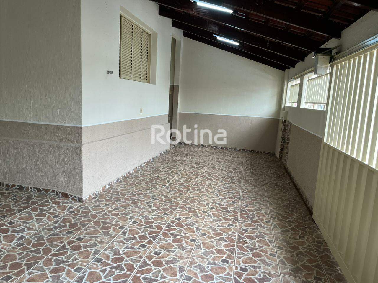 Casa para alugar, 4 quartos em Uberlândia no bairro Brasil no valor de R$ 3.500,00 - Rotina Imobiliária: 