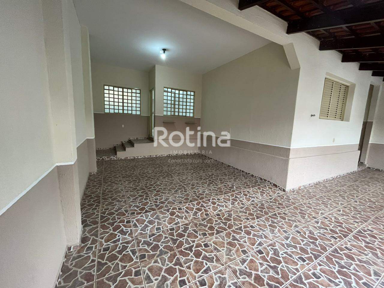 Casa para alugar, 4 quartos em Uberlândia no bairro Brasil no valor de R$ 3.500,00 - Rotina Imobiliária: 