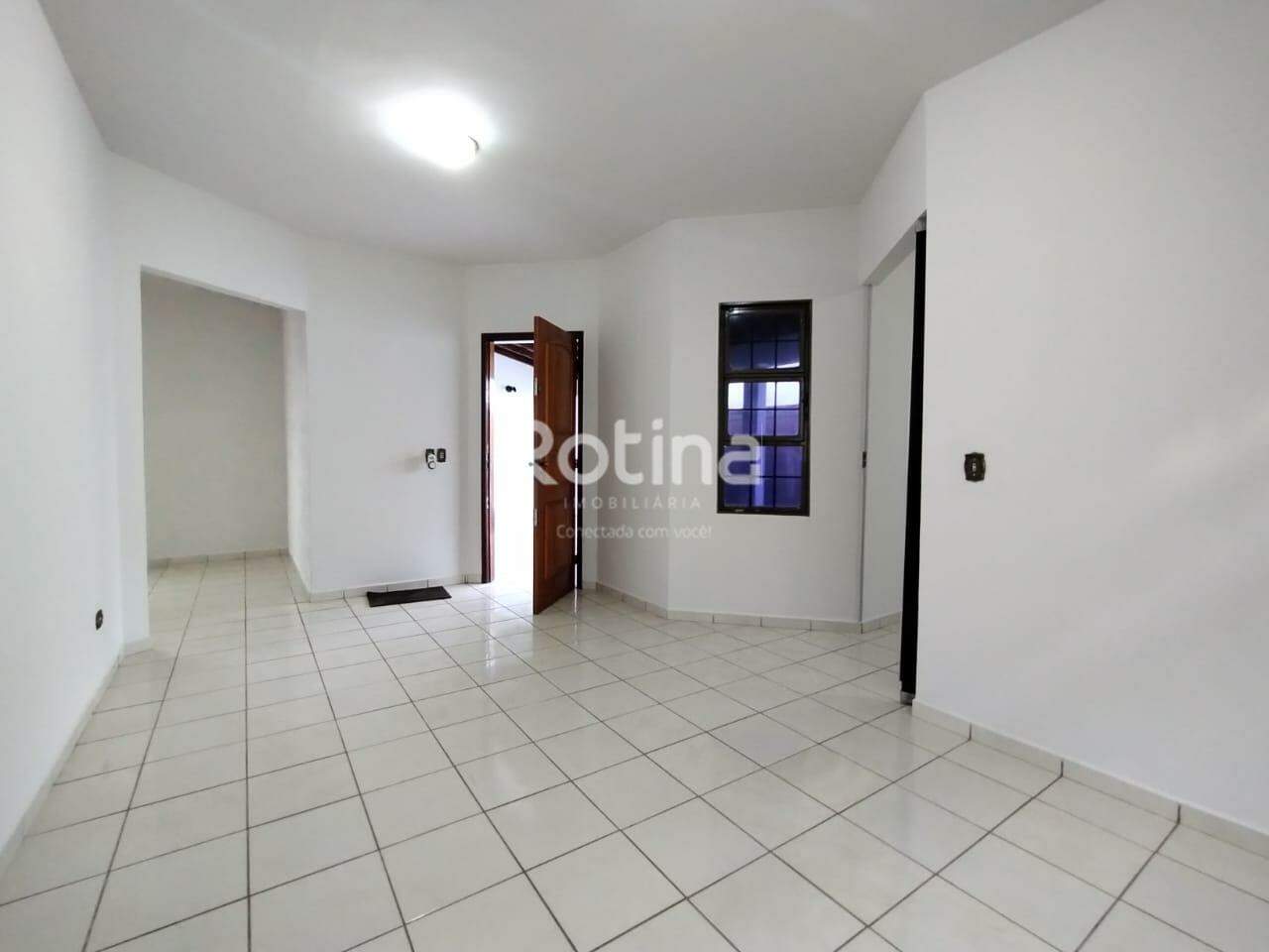 Casa para alugar, 3 quartos em Uberlândia no bairro Santa Mônica no valor de R$ 3.600,00 - Rotina Imobiliária: 