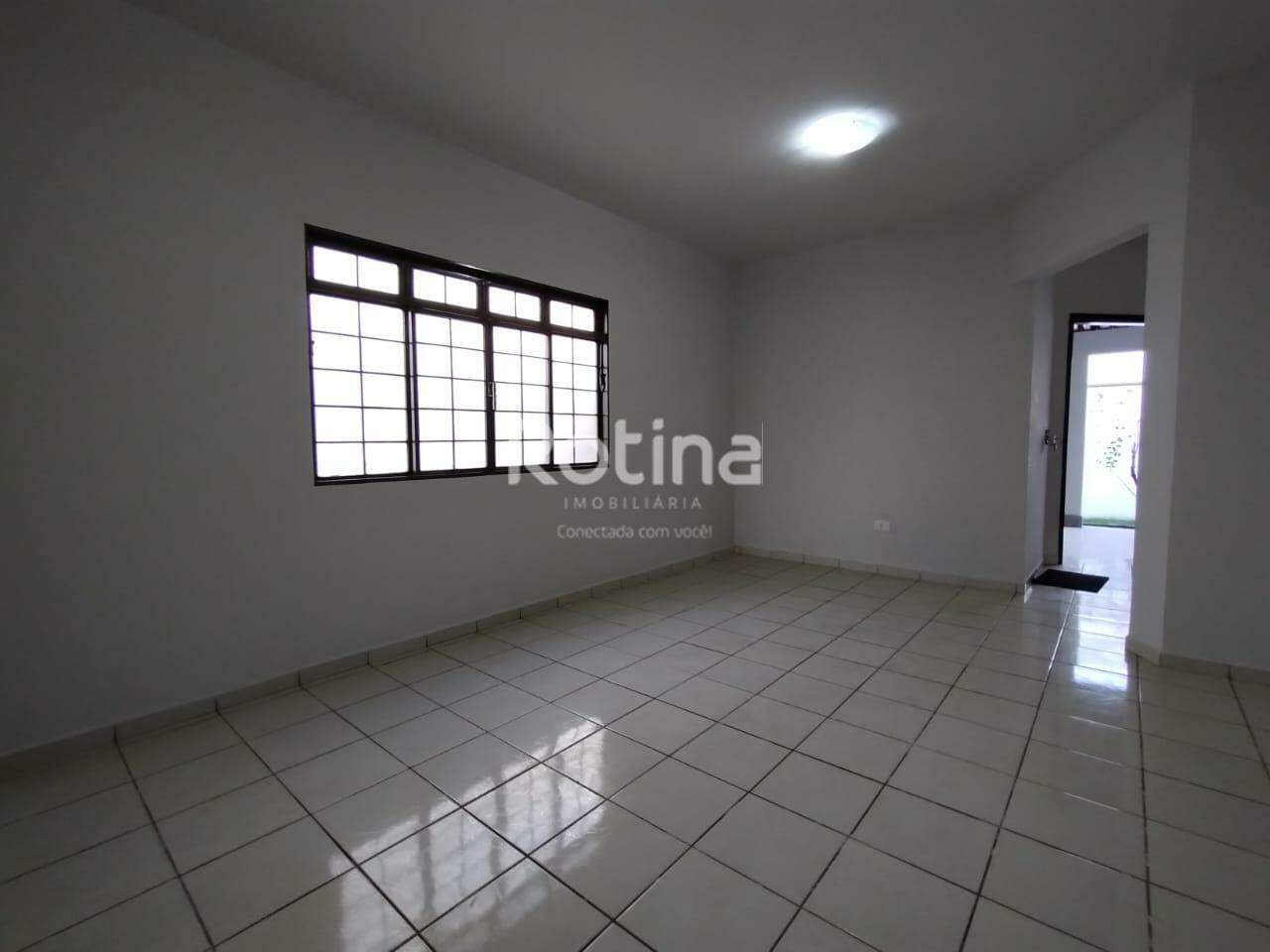 Casa para alugar, 3 quartos em Uberlândia no bairro Santa Mônica no valor de R$ 3.600,00 - Rotina Imobiliária: 