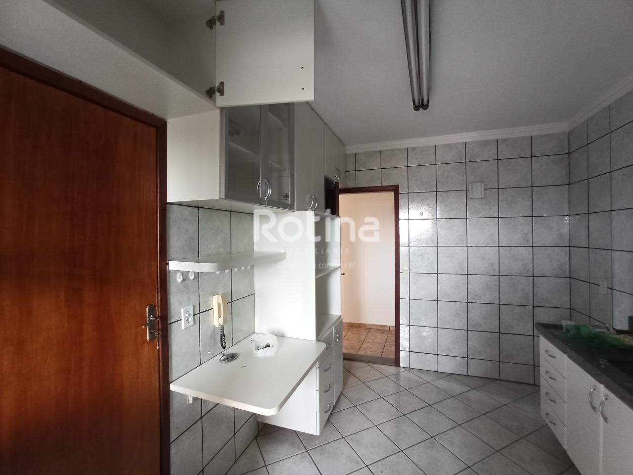 Apartamento para alugar, 3 quartos em Uberlândia no bairro Daniel Fonseca no valor de R$ 1.600,00 - Rotina Imobiliária: 