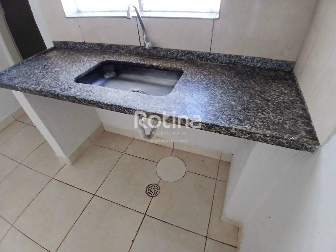 Casa para alugar, 2 quartos em Uberlândia no bairro Nossa Senhora Aparecida no valor de R$ 1.100,00 - Rotina Imobiliária: 