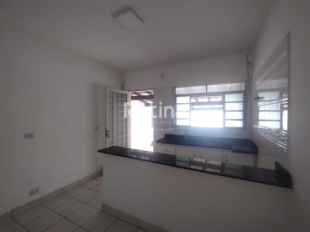 Casa para alugar, 2 quartos em Uberlândia no bairro Morada da Colina no valor de R$ 1.700,00 - Rotina Imobiliária: 