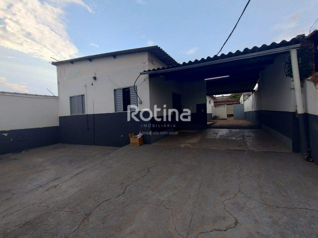 Casa para alugar, 3 quartos em Uberlândia no bairro Brasil no valor de R$ 3.000,00 - Rotina Imobiliária: 