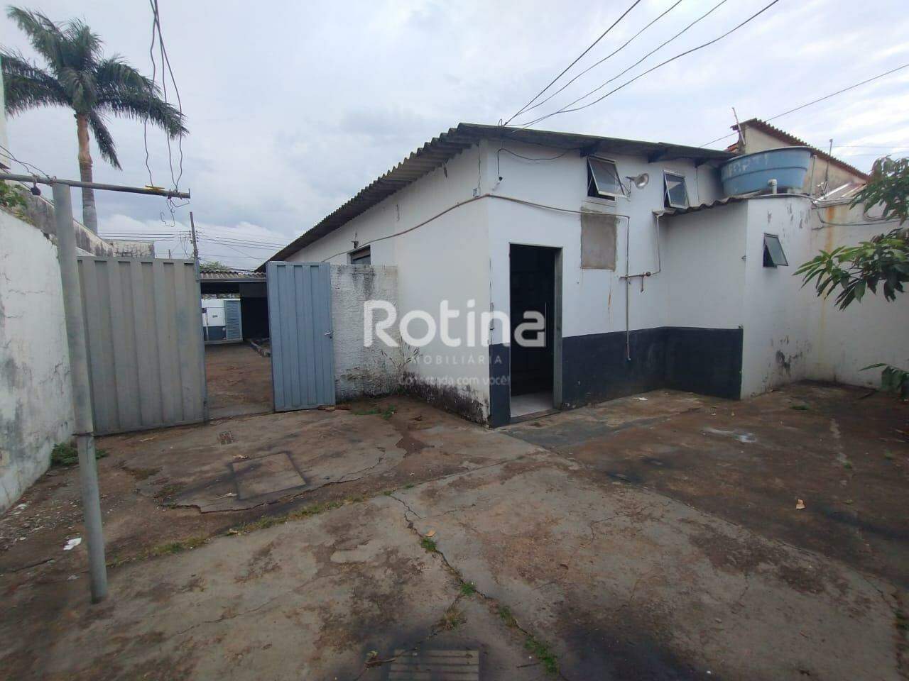 Casa para alugar, 3 quartos em Uberlândia no bairro Brasil no valor de R$ 3.000,00 - Rotina Imobiliária: 