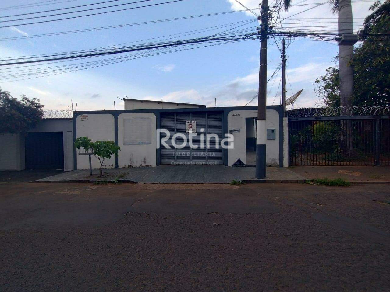 Casa para alugar, 3 quartos em Uberlândia no bairro Brasil no valor de R$ 3.000,00 - Rotina Imobiliária: 