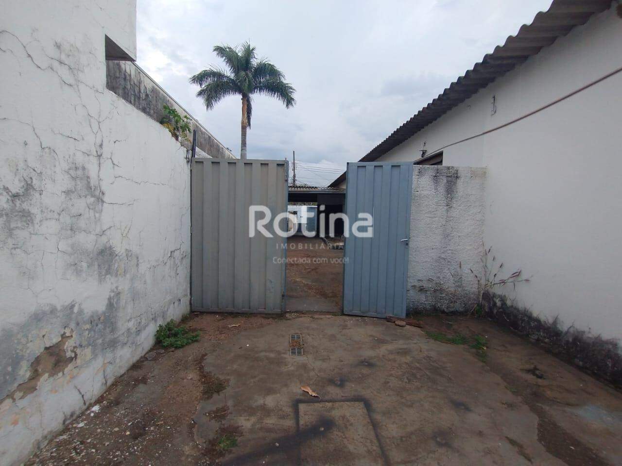 Casa para alugar, 3 quartos em Uberlândia no bairro Brasil no valor de R$ 3.000,00 - Rotina Imobiliária: 
