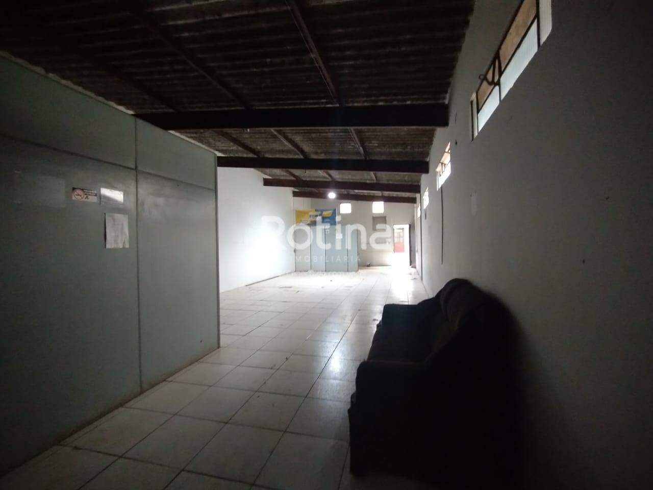 Casa para alugar, 3 quartos em Uberlândia no bairro Brasil no valor de R$ 3.000,00 - Rotina Imobiliária: 