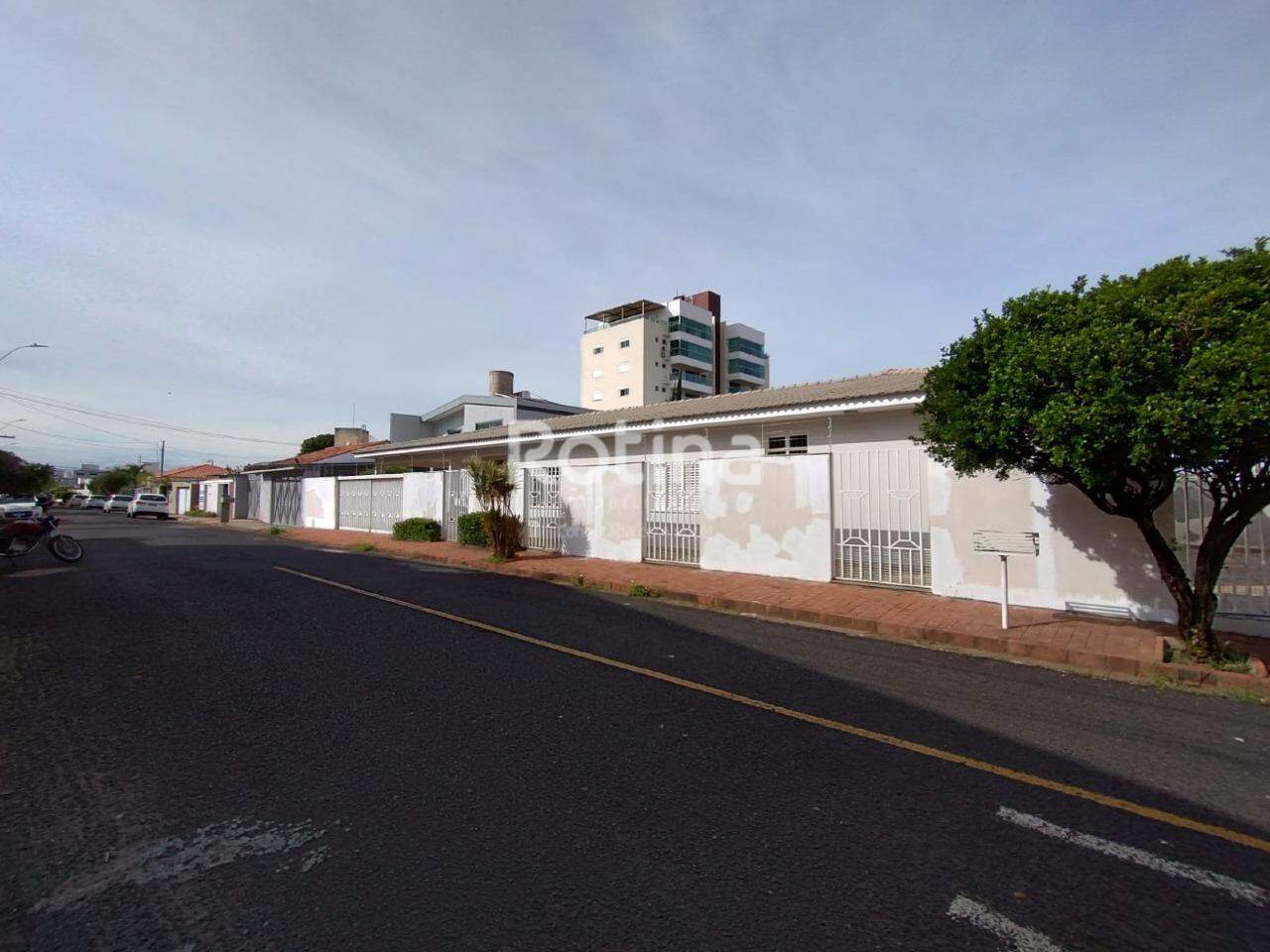Casa para alugar, 4 quartos em Uberlândia no bairro Tabajaras no valor de R$ 4.800,00 - Rotina Imobiliária: 