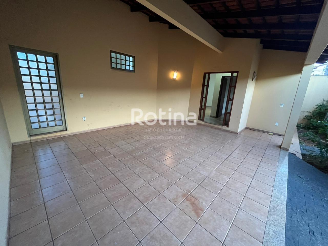 Casa para alugar, 3 quartos em Uberlândia no bairro Santa Mônica no valor de R$ 3.800,00 - Rotina Imobiliária: 