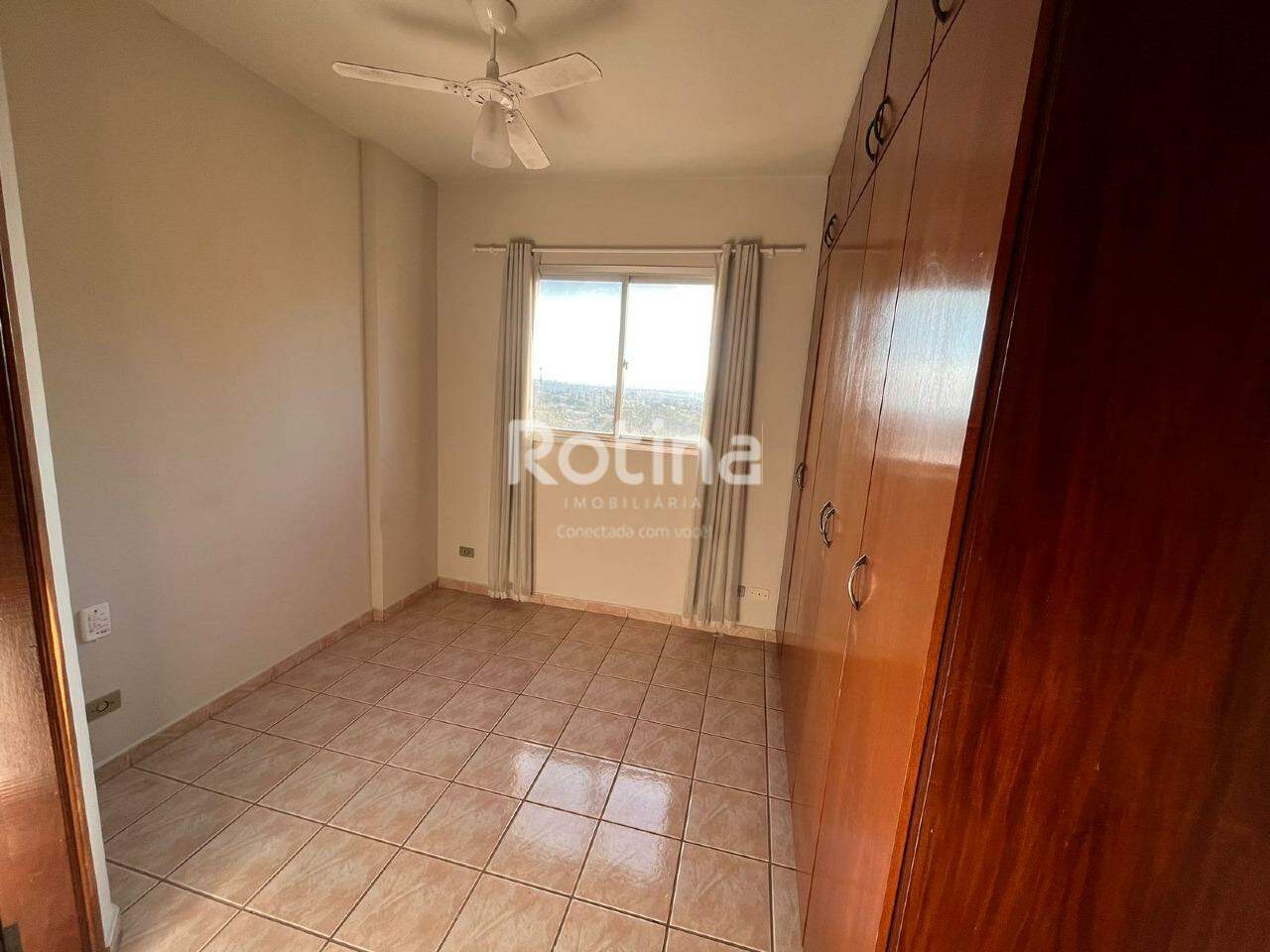 Apartamento para alugar, 3 quartos em Uberlândia no bairro Presidente Roosevelt no valor de R$ 1.600,00 - Rotina Imobiliária: 