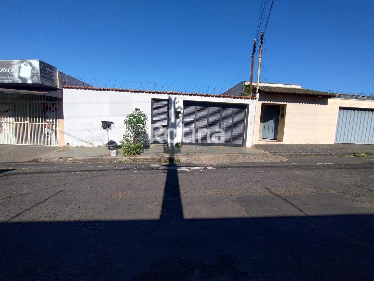Casa para alugar, 6 quartos em Uberlândia no bairro Brasil no valor de R$ 2.800,00 - Rotina Imobiliária: 