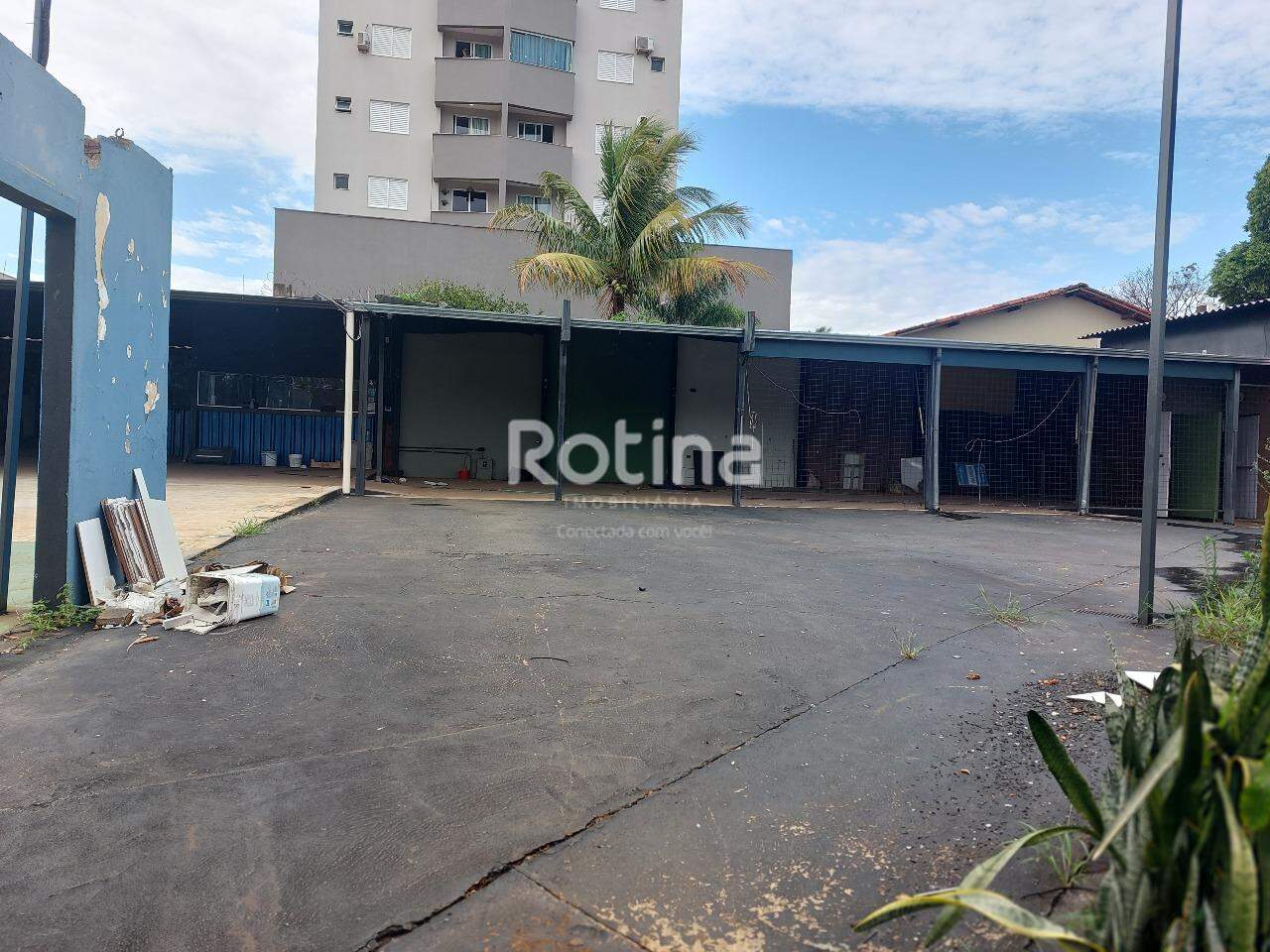Área para alugar, em Uberlândia no bairro Santa Mônica no valor de R$ 9.700,00 - Rotina Imobiliária: 