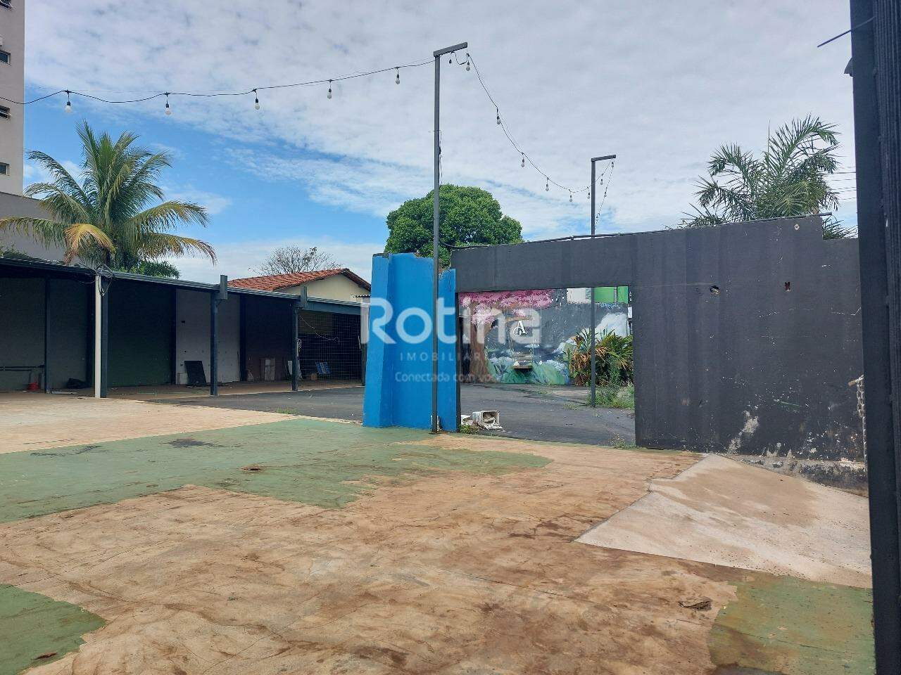 Área para alugar, em Uberlândia no bairro Santa Mônica no valor de R$ 9.700,00 - Rotina Imobiliária: 