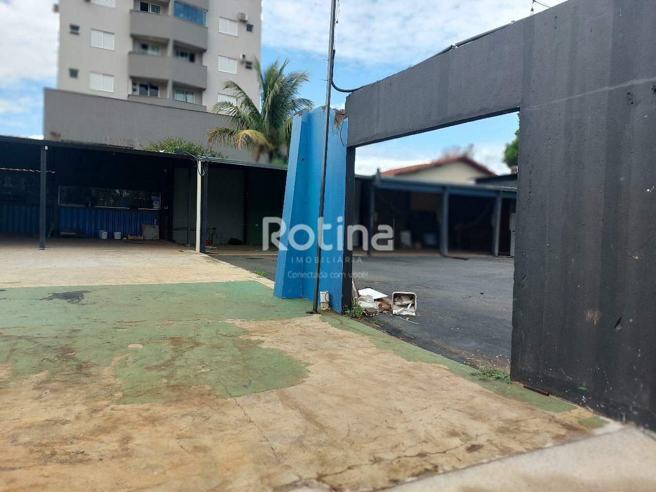 Área para alugar, em Uberlândia no bairro Santa Mônica no valor de R$ 9.700,00 - Rotina Imobiliária: 