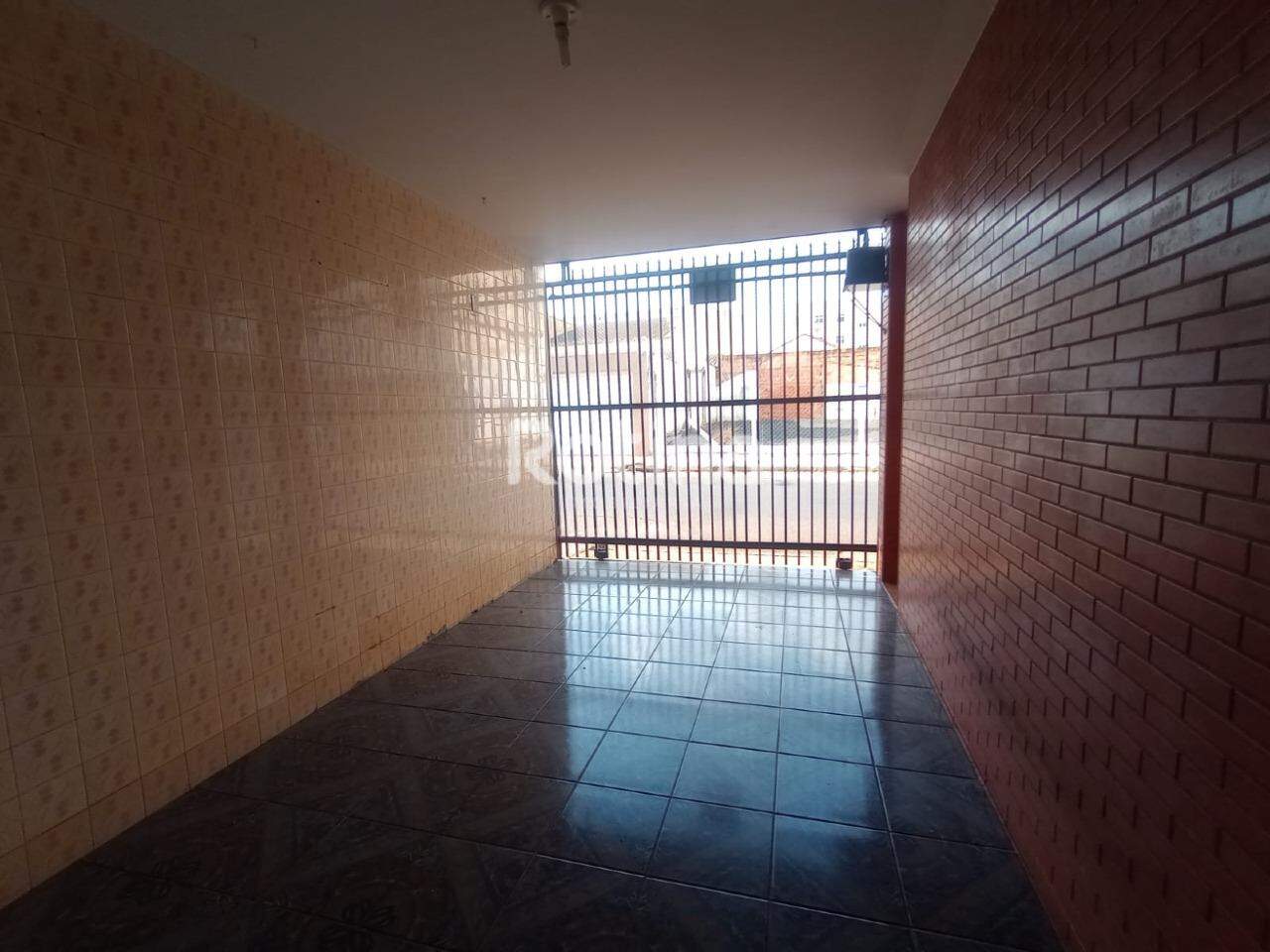 Casa para alugar, 3 quartos em Uberlândia no bairro Brasil no valor de R$ 1.750,00 - Rotina Imobiliária: 