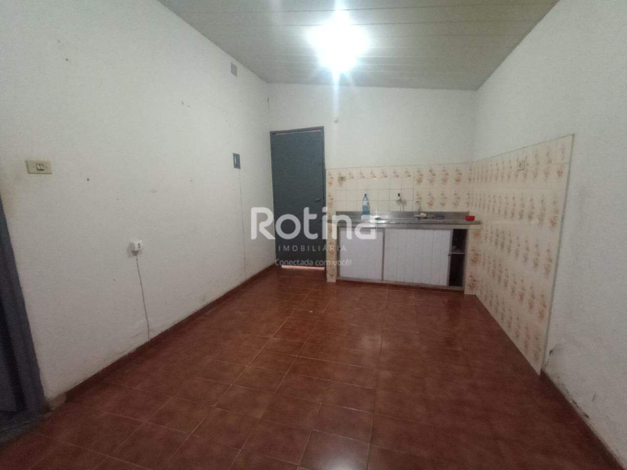 Casa para alugar, 3 quartos em Uberlândia no bairro Brasil no valor de R$ 1.750,00 - Rotina Imobiliária: 