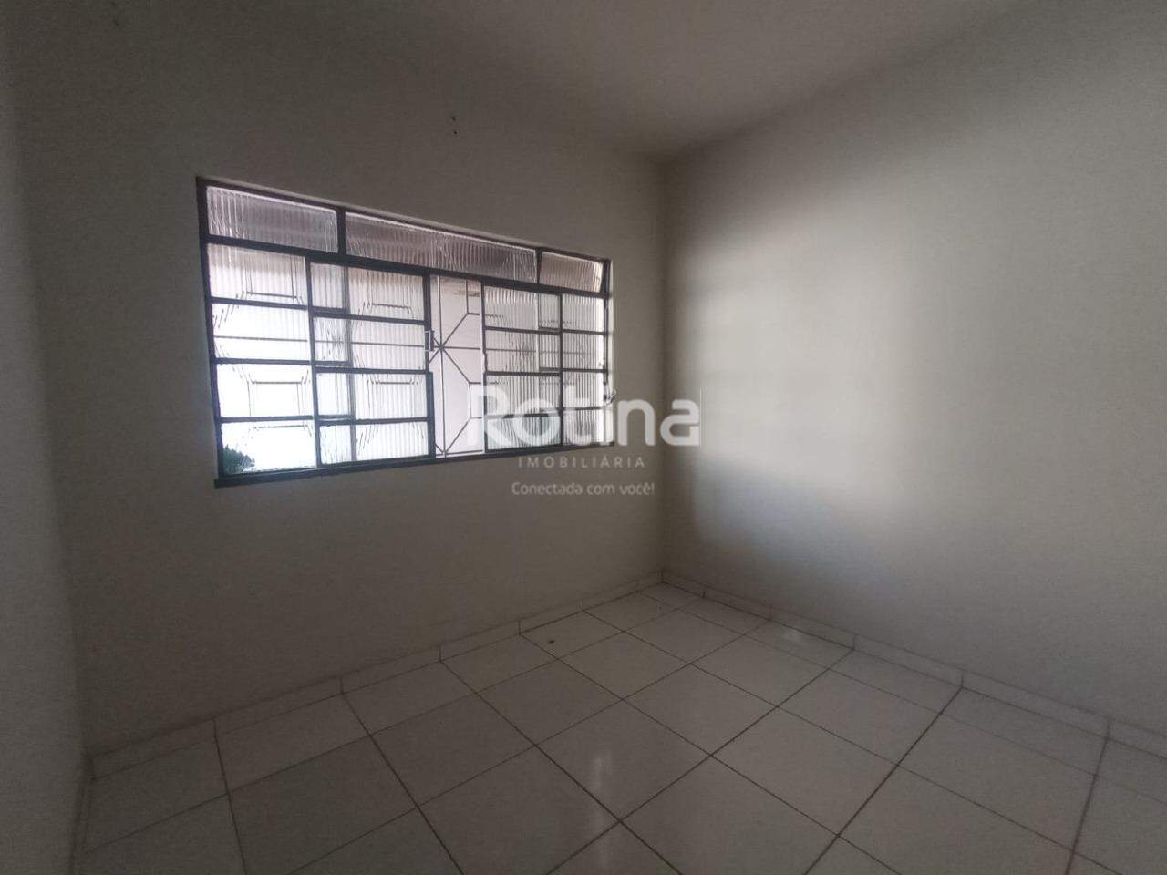 Casa para alugar, 3 quartos em Uberlândia no bairro Brasil no valor de R$ 1.750,00 - Rotina Imobiliária: 