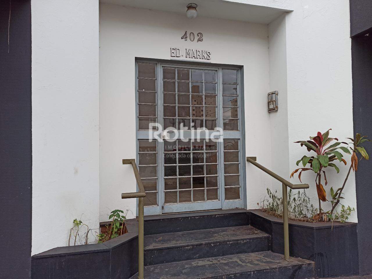 Apartamento para alugar, 3 quartos em Uberlândia no bairro Martins no valor de R$ 2.000,00 - Rotina Imobiliária: 