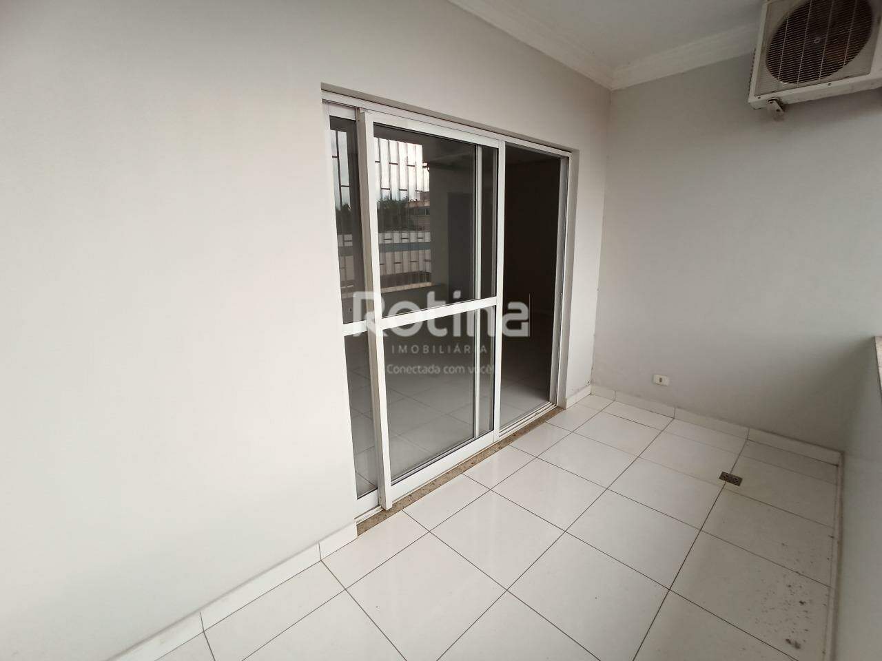 Apartamento para alugar, 3 quartos em Uberlândia no bairro Martins no valor de R$ 2.000,00 - Rotina Imobiliária: 