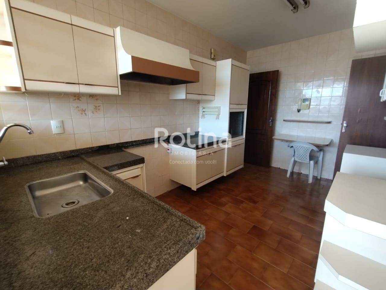 Apartamento para alugar, 3 quartos em Uberlândia no bairro Brasil no valor de R$ 2.400,00 - Rotina Imobiliária: 
