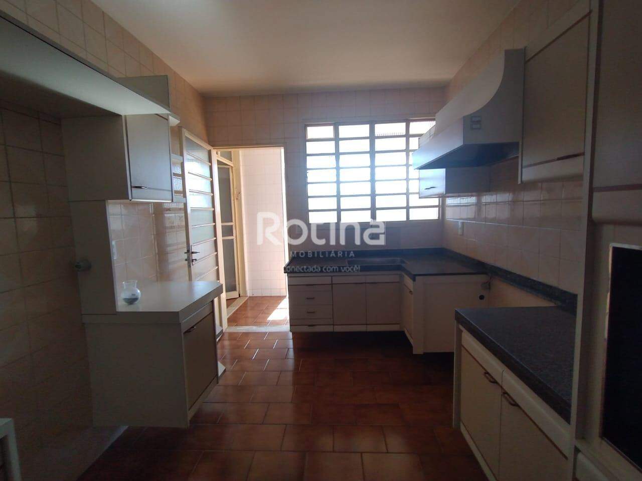 Apartamento para alugar, 3 quartos em Uberlândia no bairro Brasil no valor de R$ 2.400,00 - Rotina Imobiliária: 
