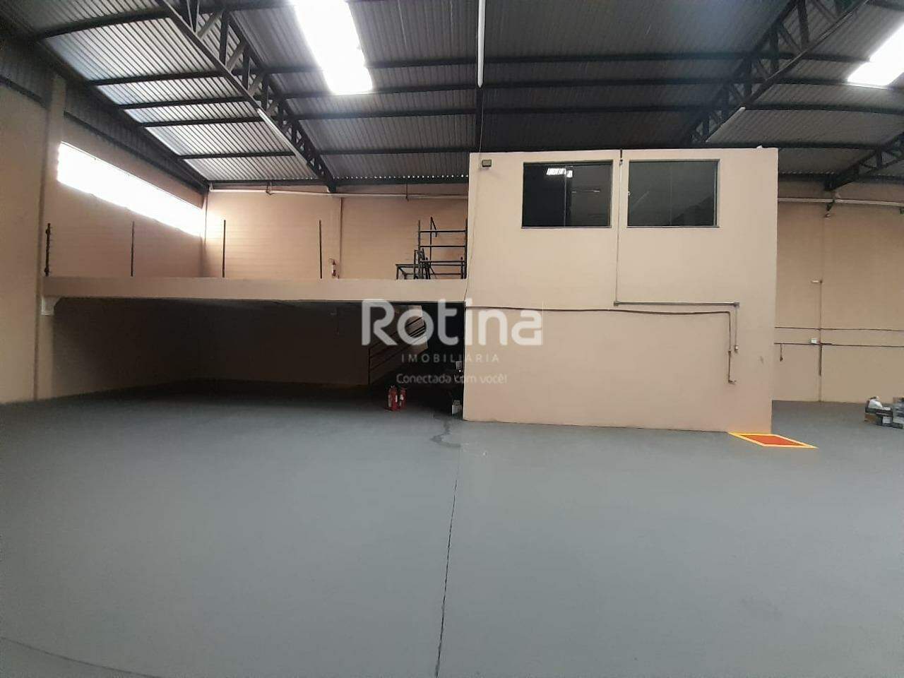 Galpão para alugar, em Uberlândia no bairro Custódio Pereira no valor de R$ 12.000,00 - Rotina Imobiliária: 