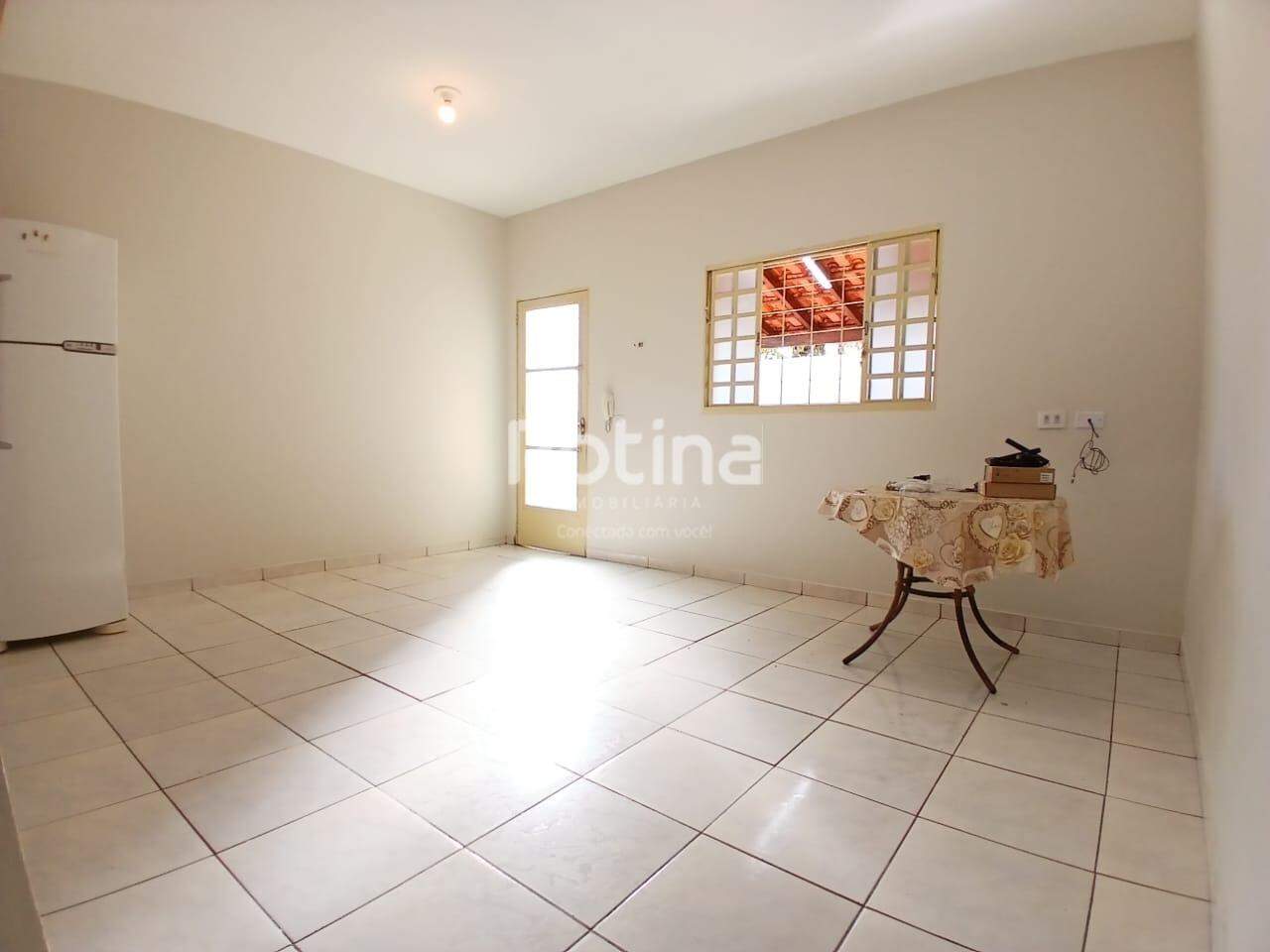 Casa para alugar, 2 quartos em Uberlândia no bairro Presidente Roosevelt no valor de R$ 1.950,00 - Rotina Imobiliária: 