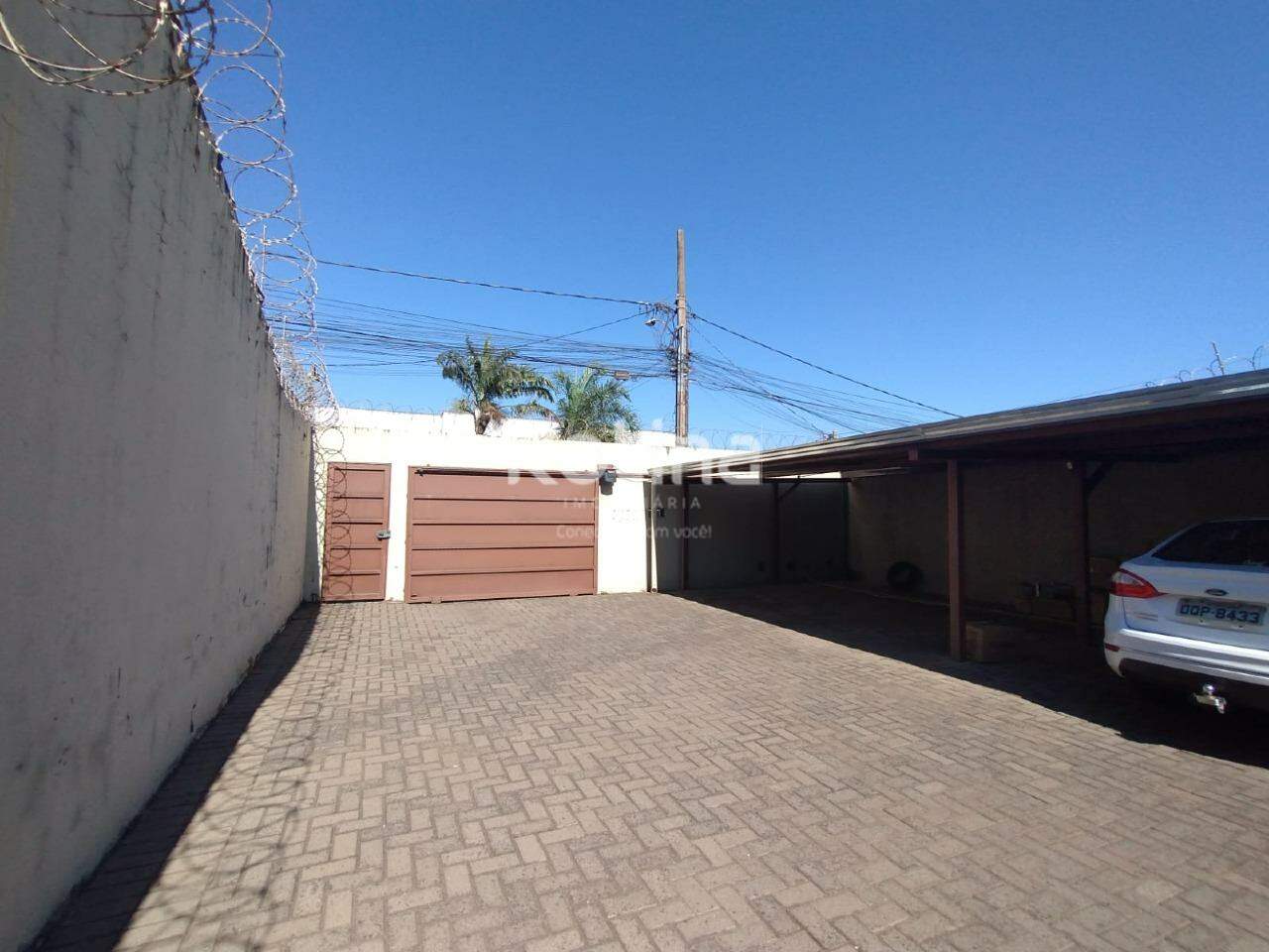 Casa para alugar, 1 quarto em Uberlândia no bairro Marta Helena no valor de R$ 1.000,00 - Rotina Imobiliária: 