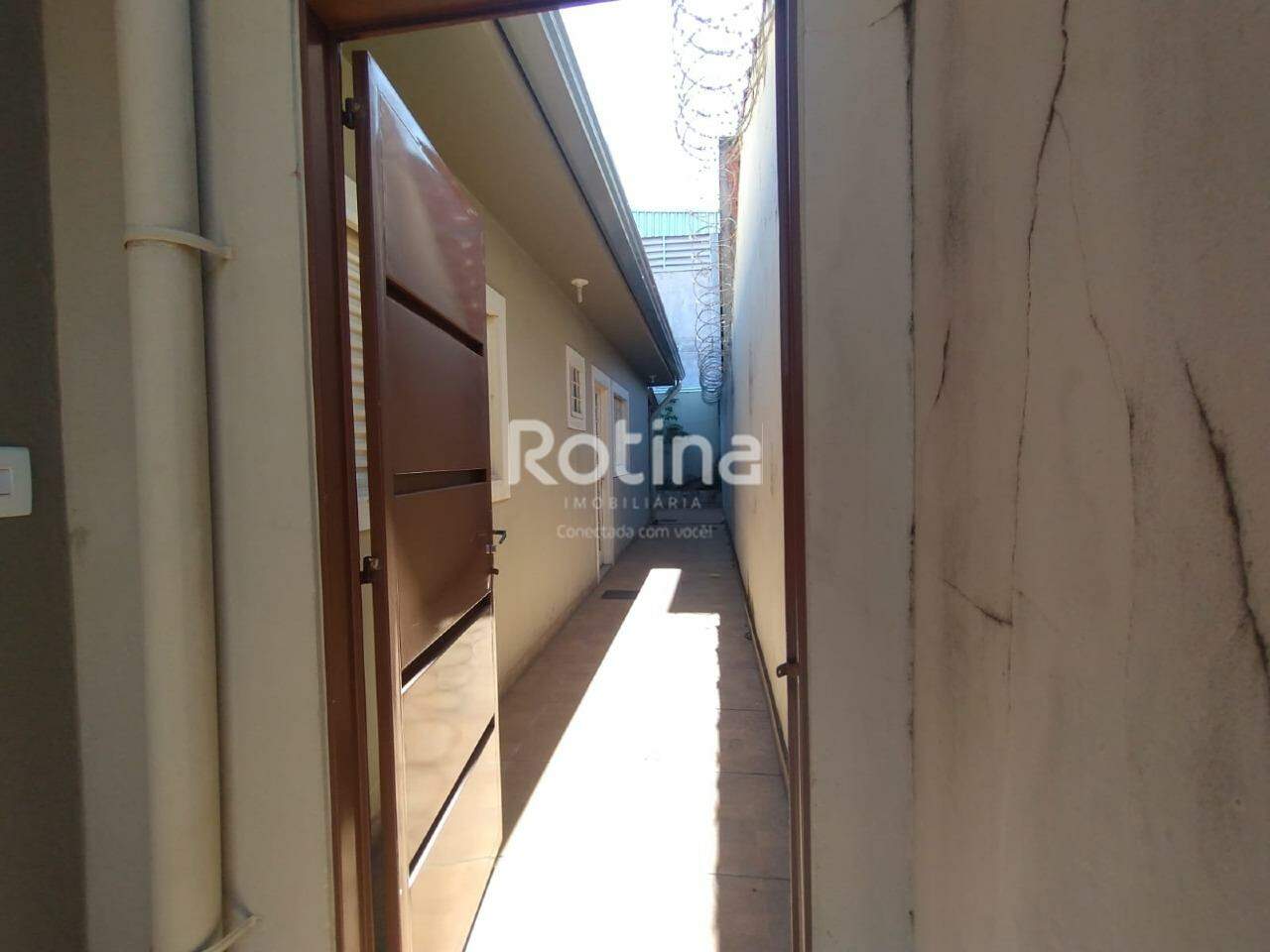 Casa para alugar, 1 quarto em Uberlândia no bairro Marta Helena no valor de R$ 1.000,00 - Rotina Imobiliária: 