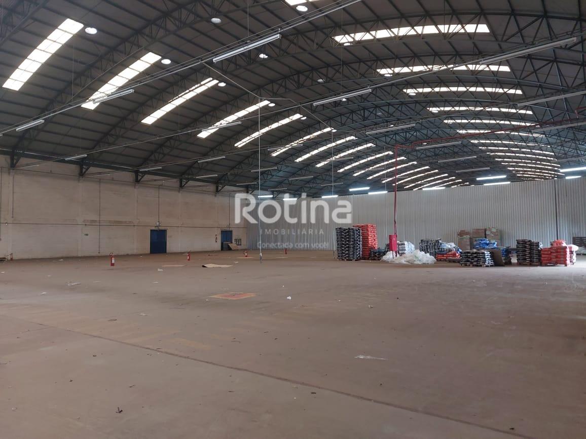 Galpão para alugar, em Uberlândia no bairro Distrito Industrial no valor de R$ 40.000,00 - Rotina Imobiliária: 