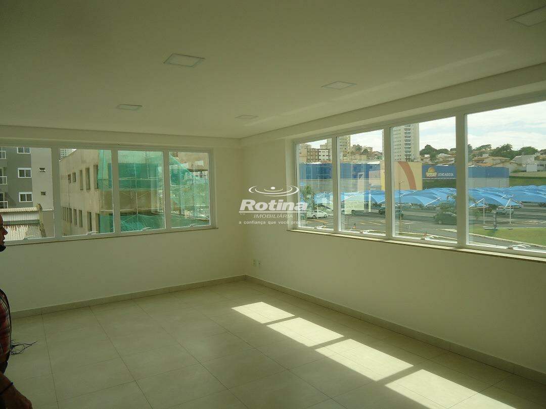 Sala para alugar, em Uberlândia no bairro Tabajaras no valor de R$ 4.350,00 - Rotina Imobiliária: 