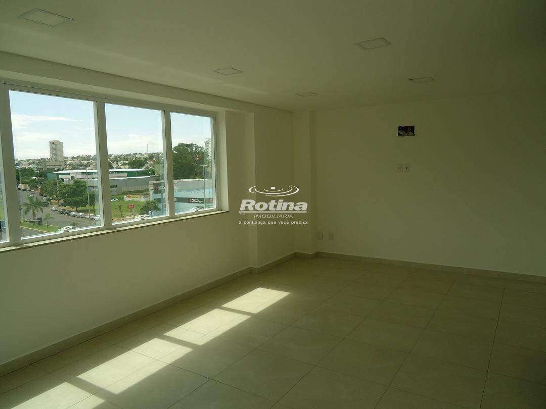Sala para alugar, em Uberlândia no bairro Tabajaras no valor de R$ 4.350,00 - Rotina Imobiliária: 