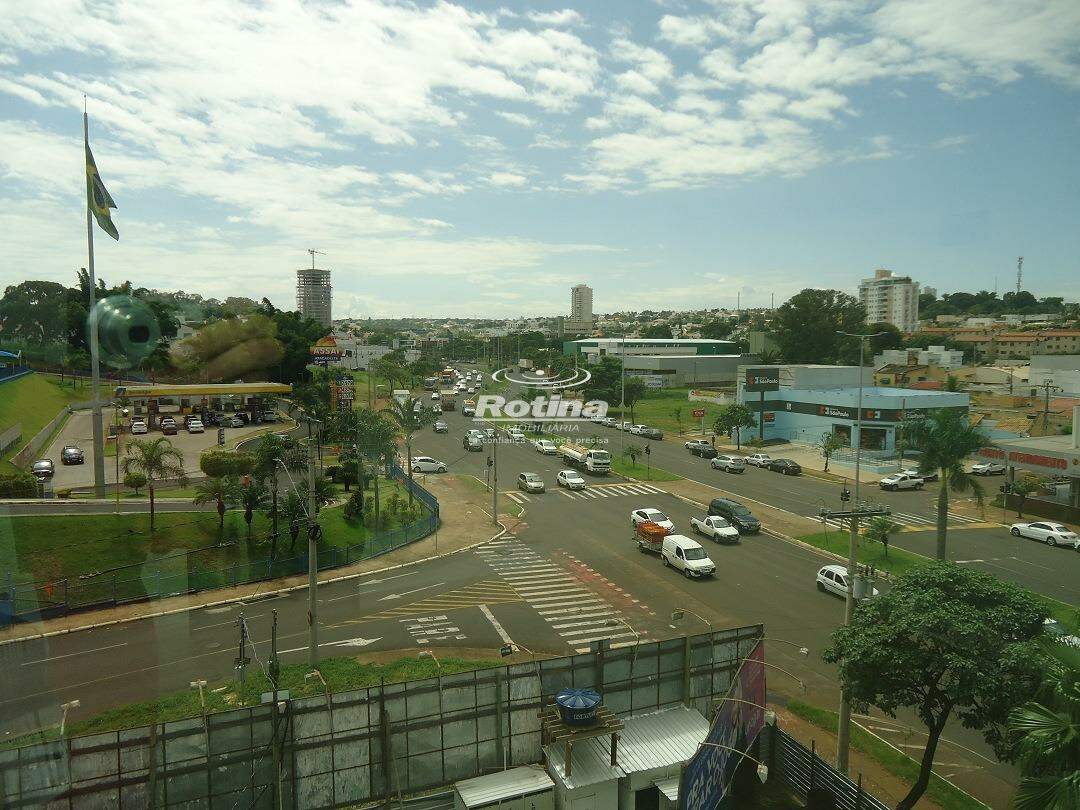 Sala para alugar, em Uberlândia no bairro Tabajaras no valor de R$ 4.350,00 - Rotina Imobiliária: 