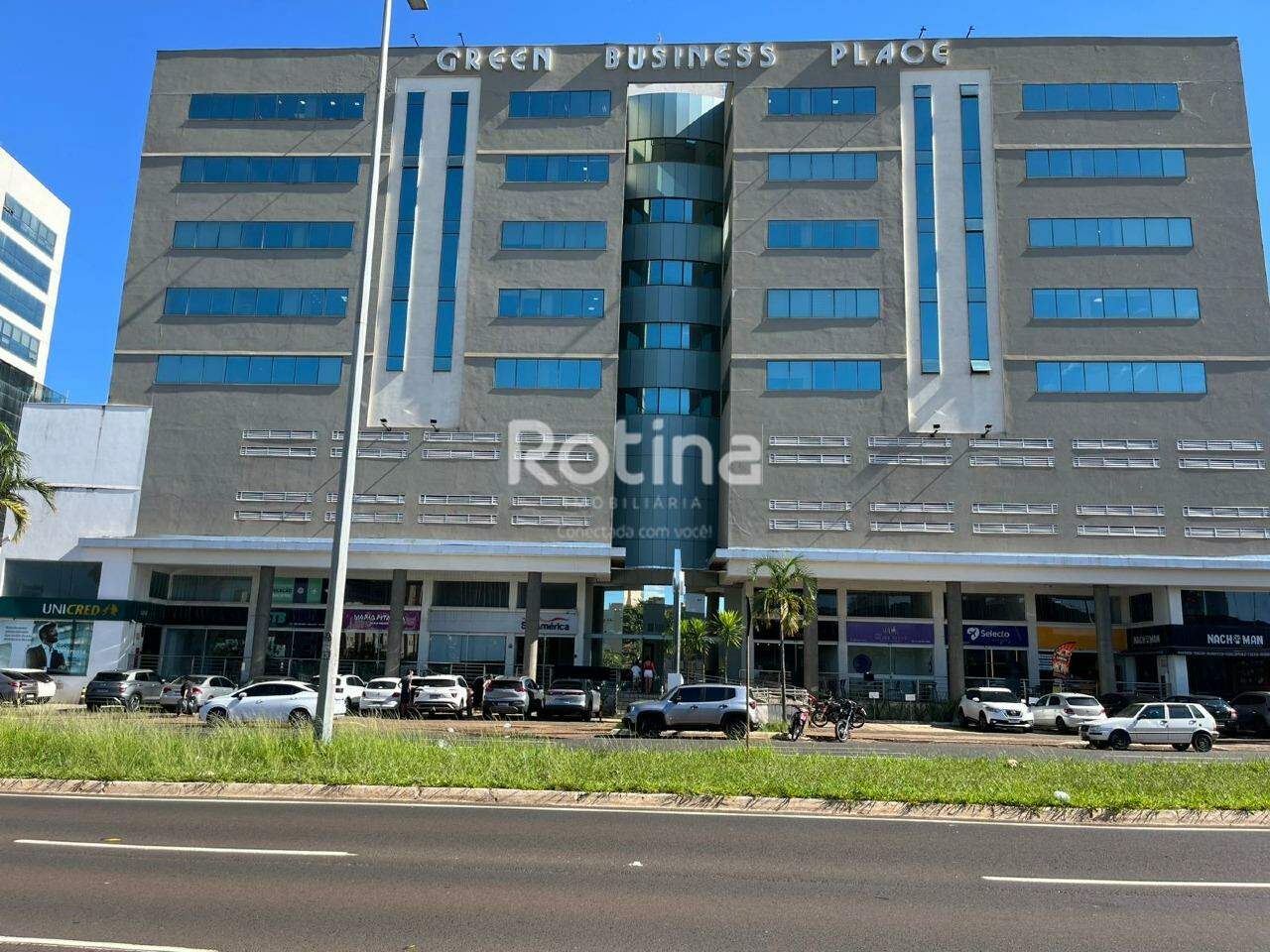 Sala para alugar, em Uberlândia no bairro Maracanã no valor de R$ 2.300,00 - Rotina Imobiliária: 