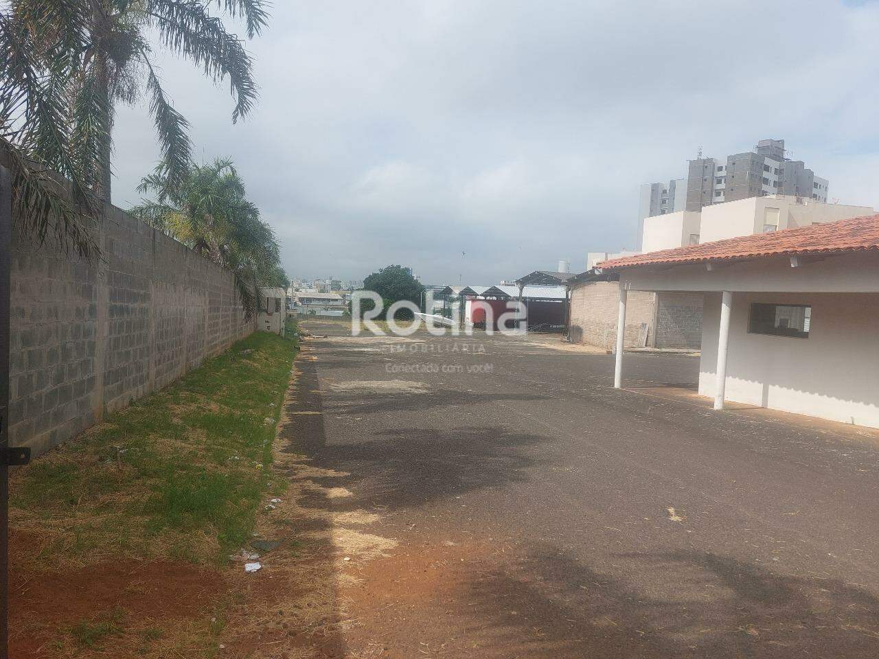 Galpão para alugar, em Uberlândia no bairro Presidente Roosevelt no valor de R$ 30.000,00 - Rotina Imobiliária: 