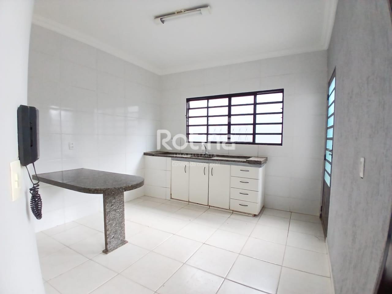 Casa para alugar, 3 quartos em Uberlândia no bairro Alto Umuarama no valor de R$ 2.300,00 - Rotina Imobiliária: 