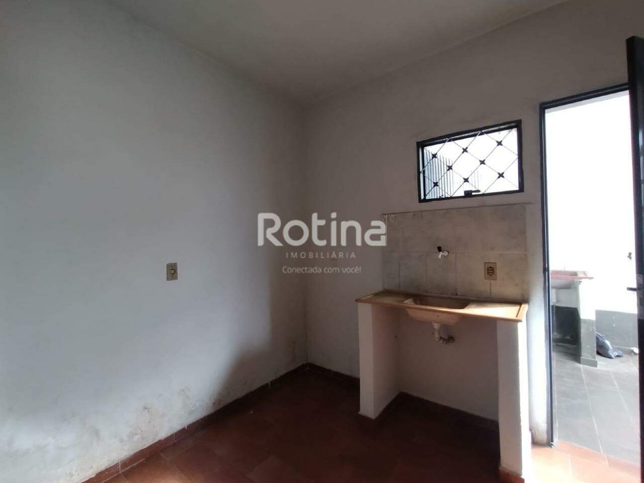 Casa para alugar, 1 quarto em Uberlândia no bairro Nossa Senhora Aparecida no valor de R$ 800,00 - Rotina Imobiliária: 