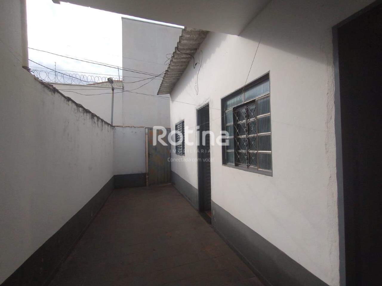 Casa para alugar, 1 quarto em Uberlândia no bairro Nossa Senhora Aparecida no valor de R$ 800,00 - Rotina Imobiliária: 