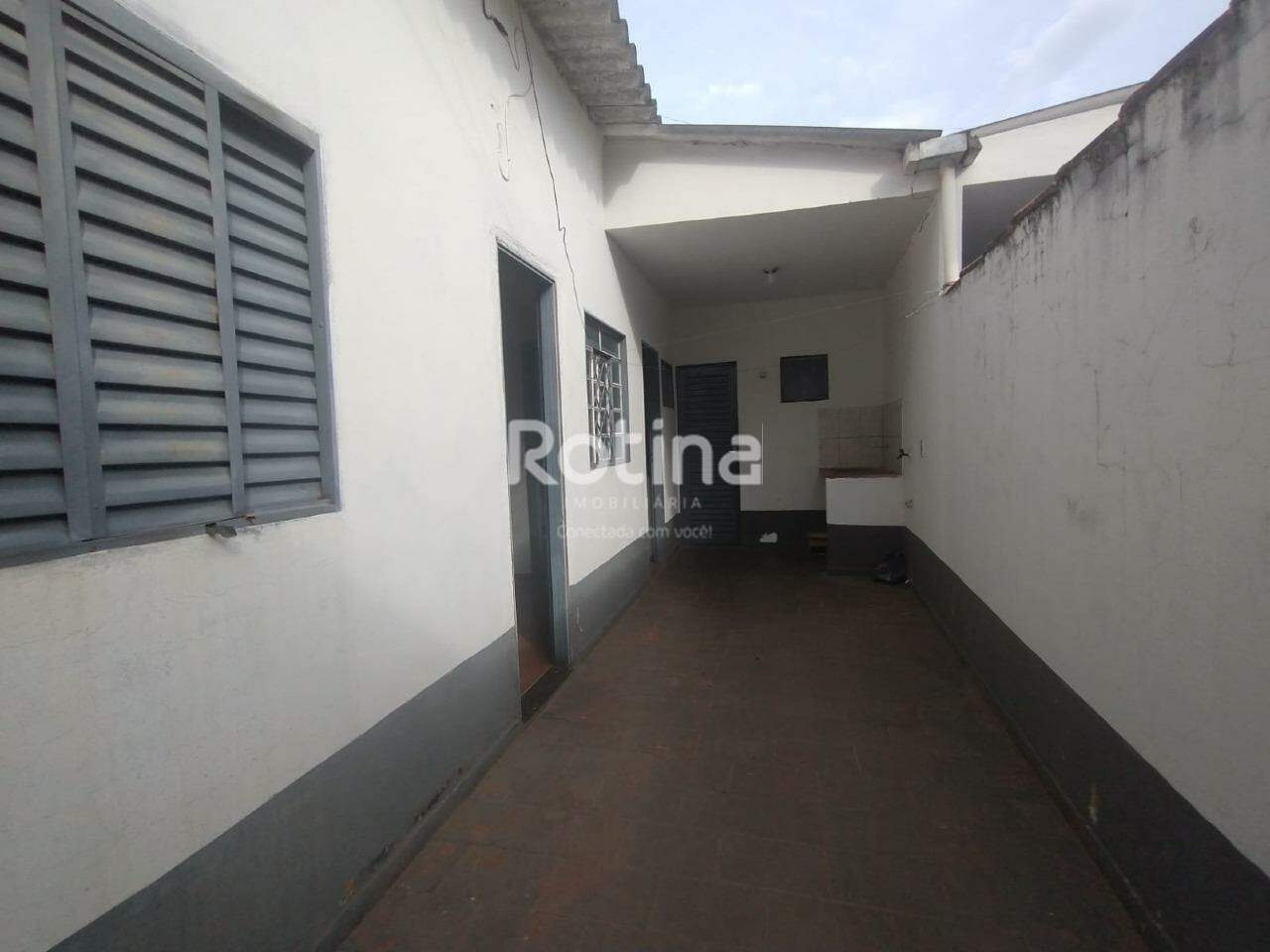 Casa para alugar, 1 quarto em Uberlândia no bairro Nossa Senhora Aparecida no valor de R$ 800,00 - Rotina Imobiliária: 