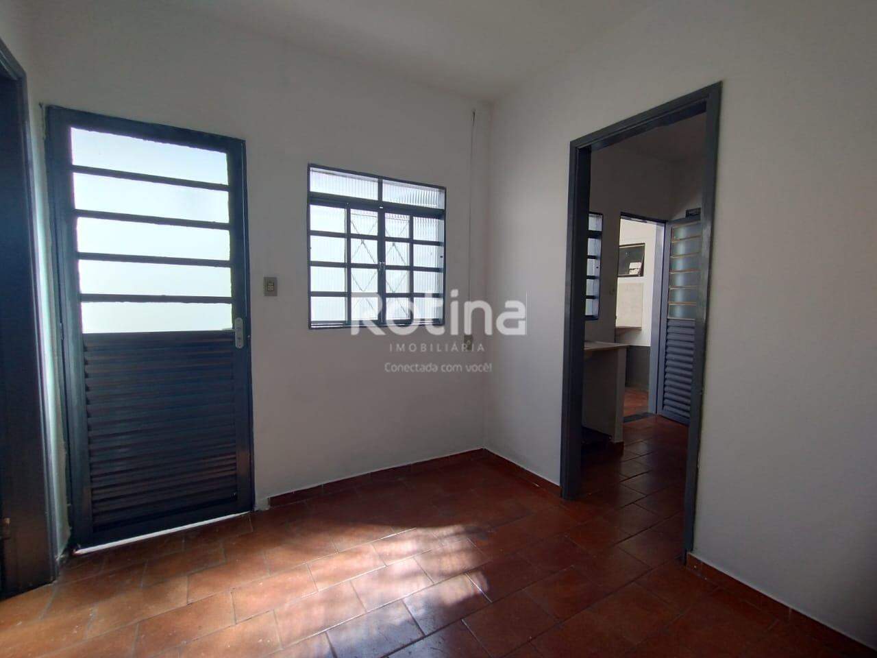 Casa para alugar, 2 quartos em Uberlândia no bairro Nossa Senhora Aparecida no valor de R$ 850,00 - Rotina Imobiliária: 