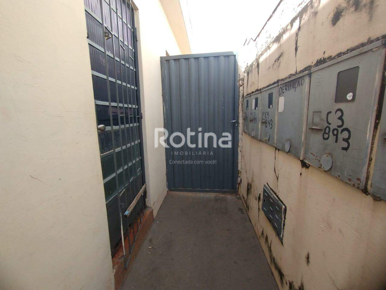 Casa para alugar, 2 quartos em Uberlândia no bairro Nossa Senhora Aparecida no valor de R$ 850,00 - Rotina Imobiliária: 