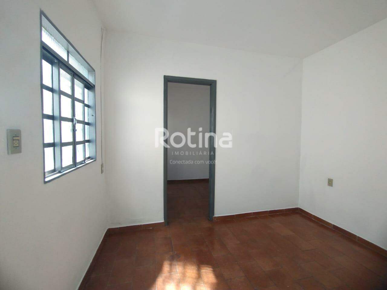 Casa para alugar, 2 quartos em Uberlândia no bairro Nossa Senhora Aparecida no valor de R$ 850,00 - Rotina Imobiliária: 