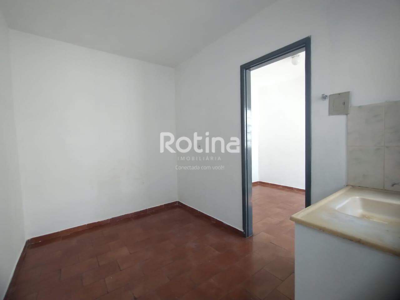 Casa para alugar, 2 quartos em Uberlândia no bairro Nossa Senhora Aparecida no valor de R$ 850,00 - Rotina Imobiliária: 